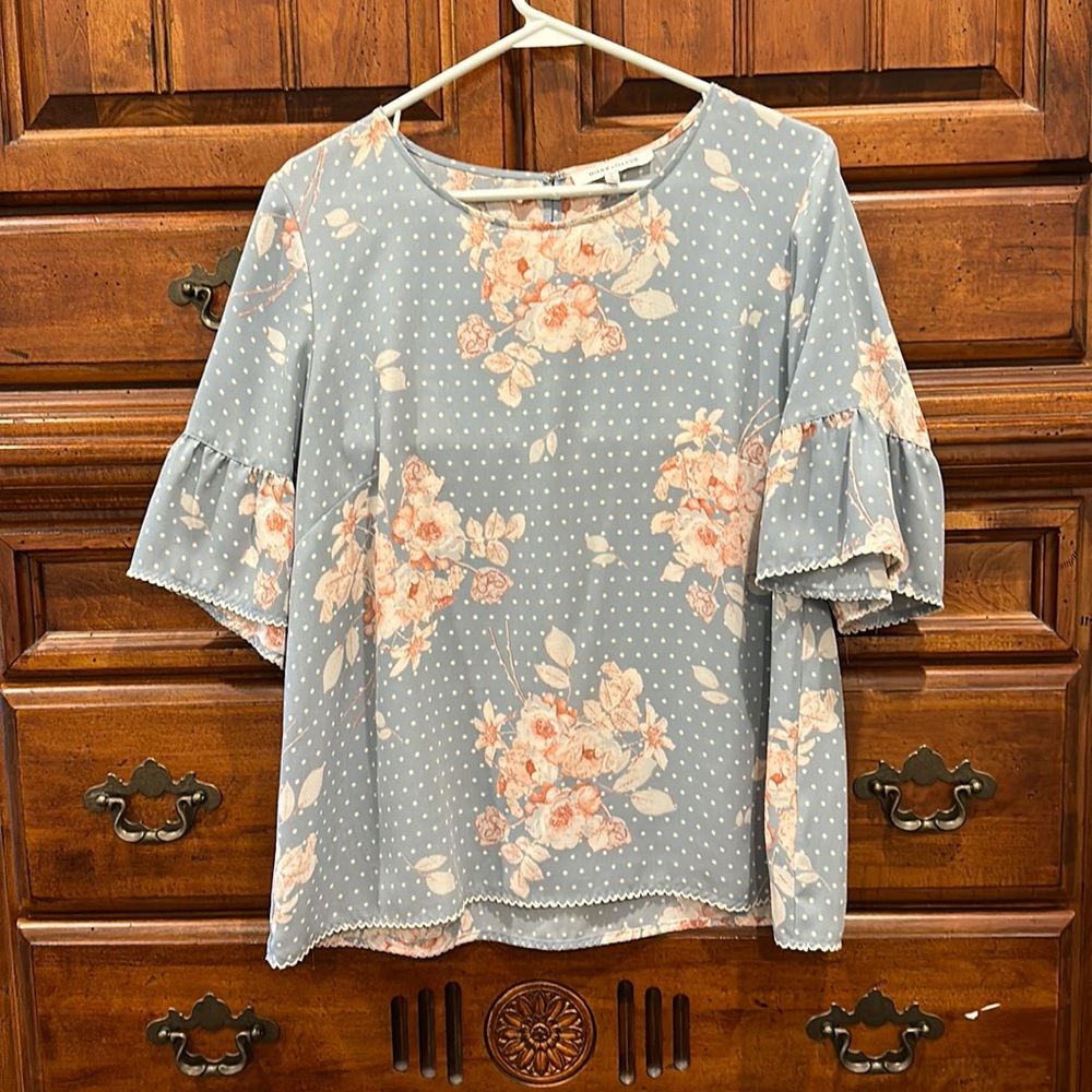 Rose + Olive Short Sleeve Blouse with Ruffle and Scallop Detail Size L Large